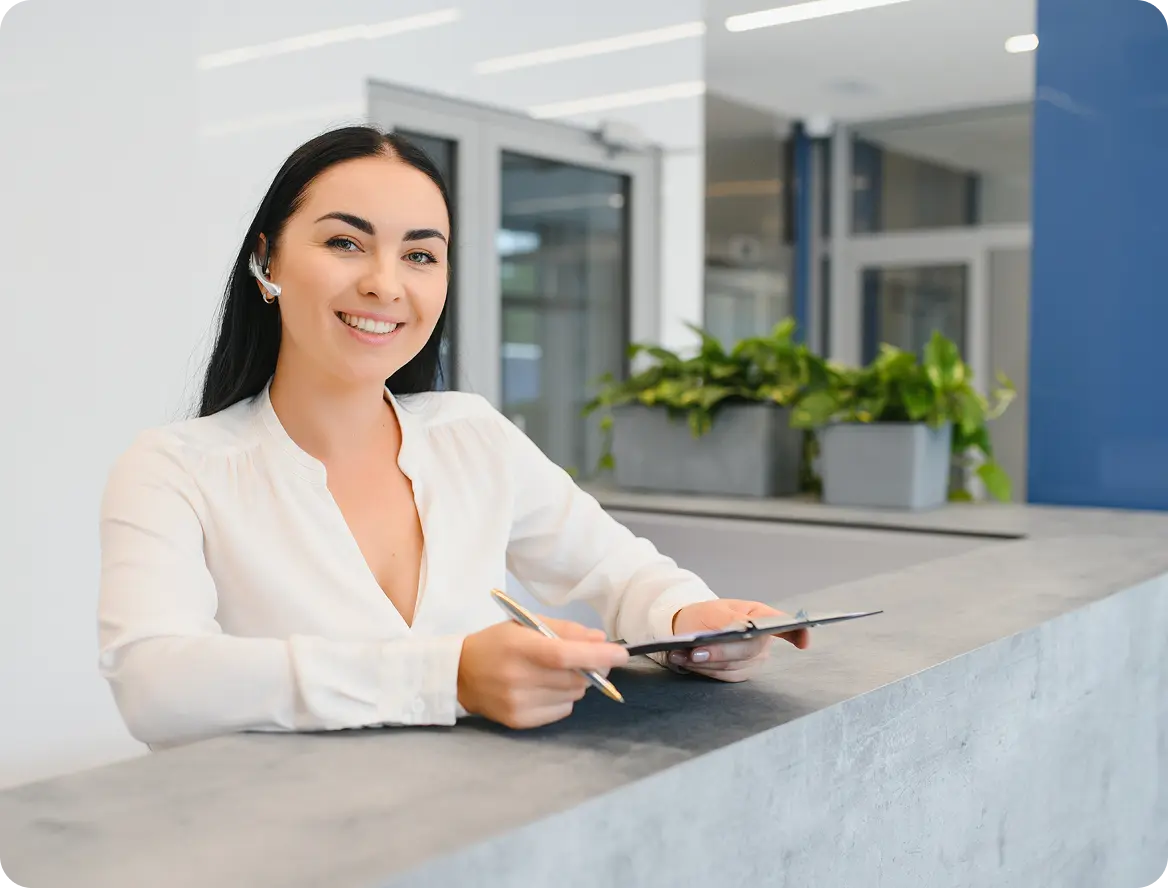 mujer con tablet
